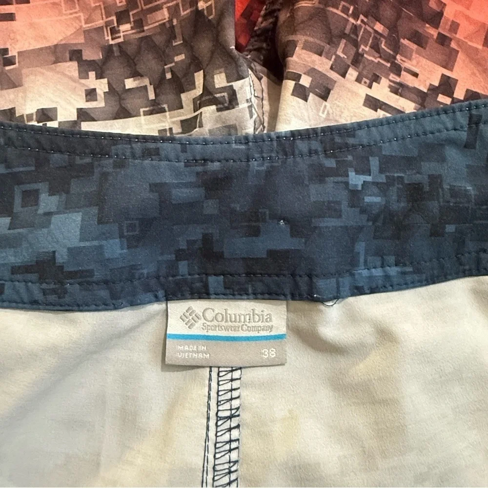 Columbia PFG Offshore II Board Shorts Red White Blue Camo swim trunks 38 9” leg‍